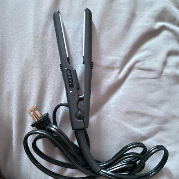 Mini Hair Straightener - Picture 3 of 4